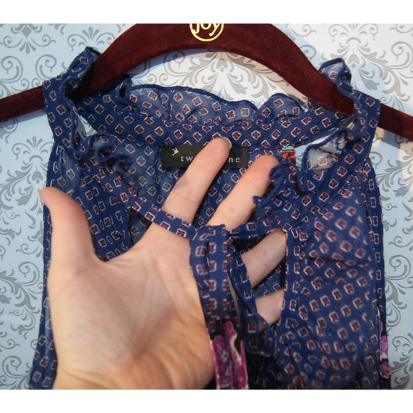 Medium (Plz Read) Forever 21 Twenty One Sheer Top Tie Keyhole Neck Ruffle Purple - Picture 6 of 10